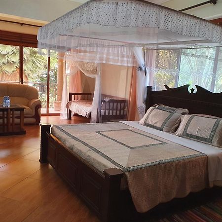 The Palms Beach Hotel And Restaurant Limited Entebbe Esterno foto