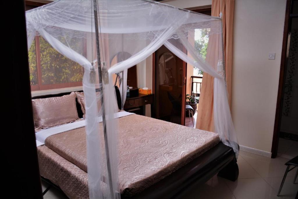 The Palms Beach Hotel And Restaurant Limited Entebbe Esterno foto