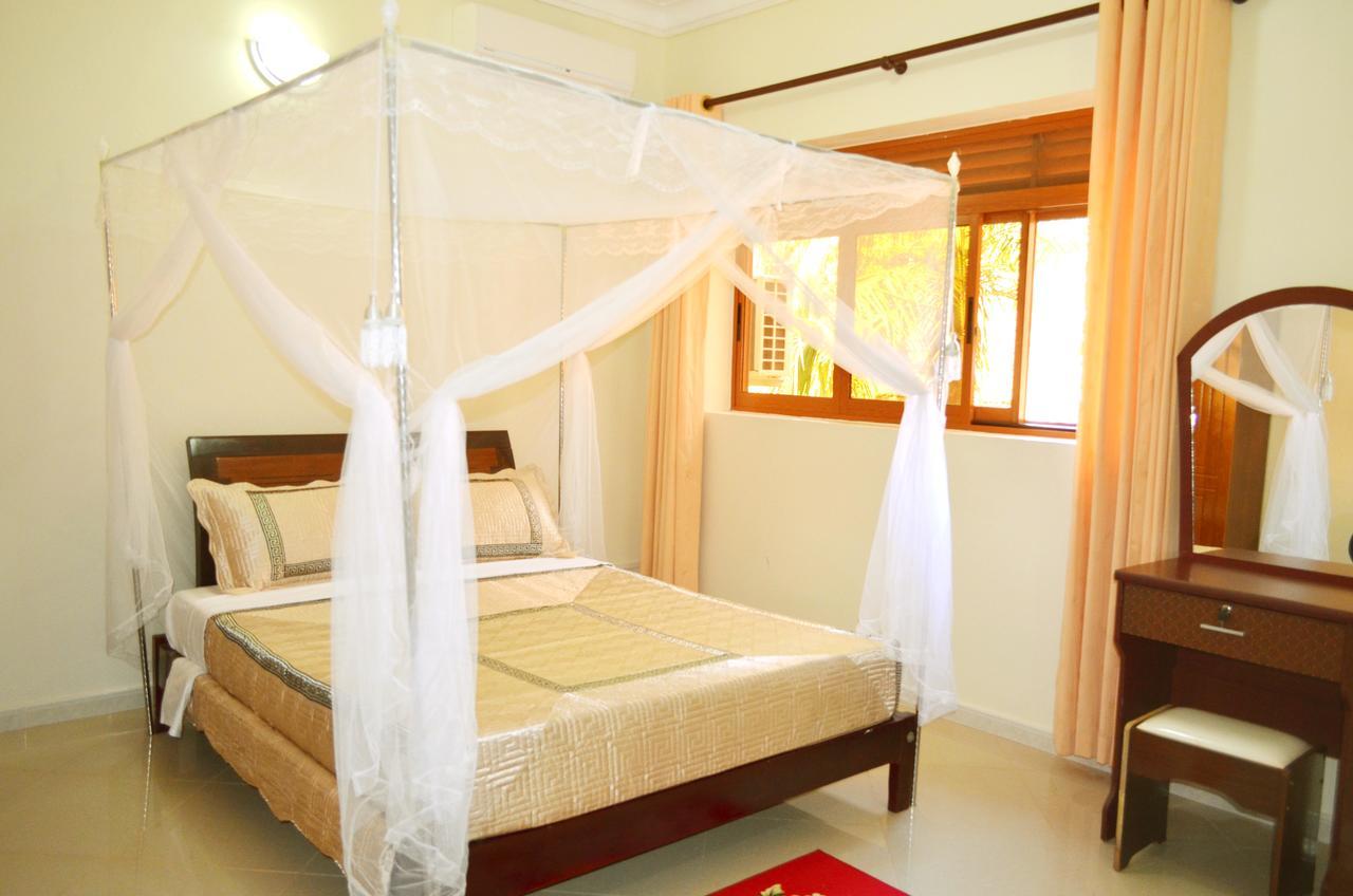 The Palms Beach Hotel And Restaurant Limited Entebbe Esterno foto