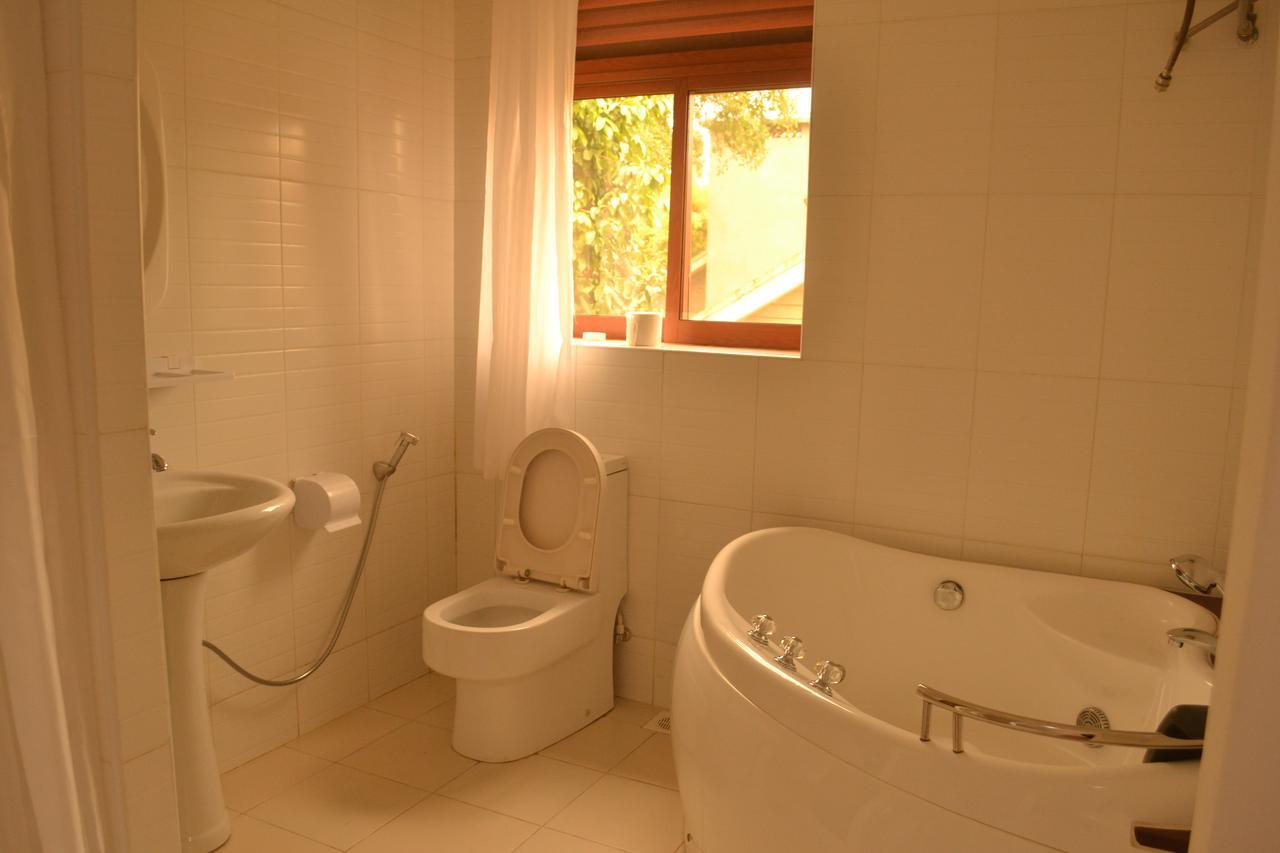 The Palms Beach Hotel And Restaurant Limited Entebbe Esterno foto