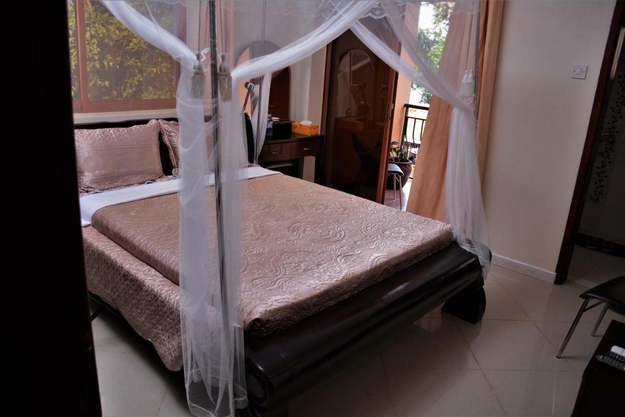 The Palms Beach Hotel And Restaurant Limited Entebbe Esterno foto